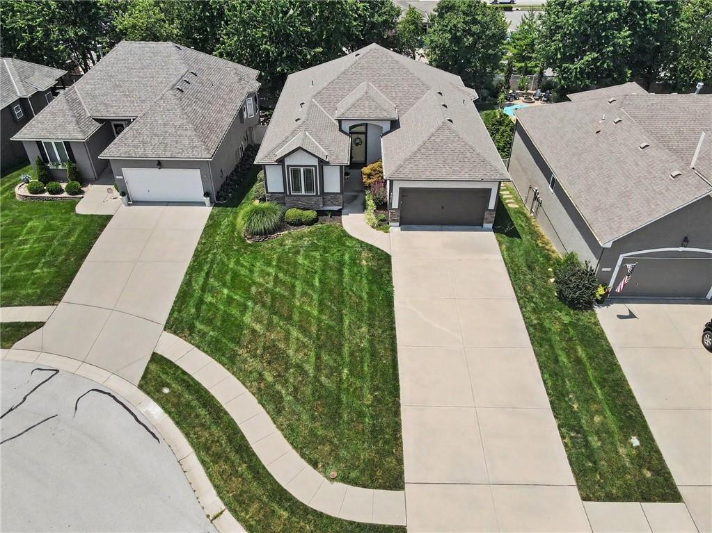 3412 SW Lois Lane