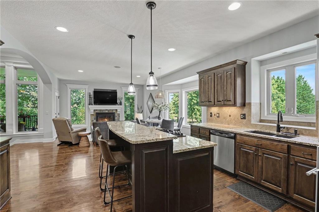 3412 SW Lois Lane