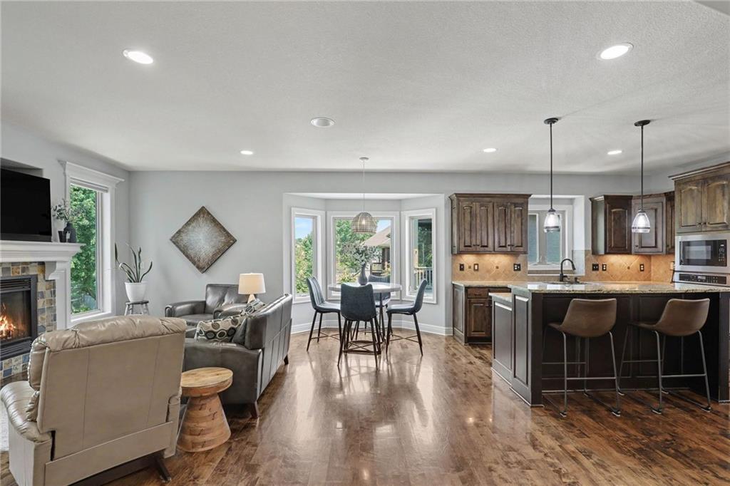 3412 SW Lois Lane