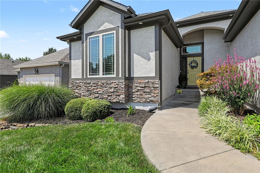 3412 SW Lois Lane