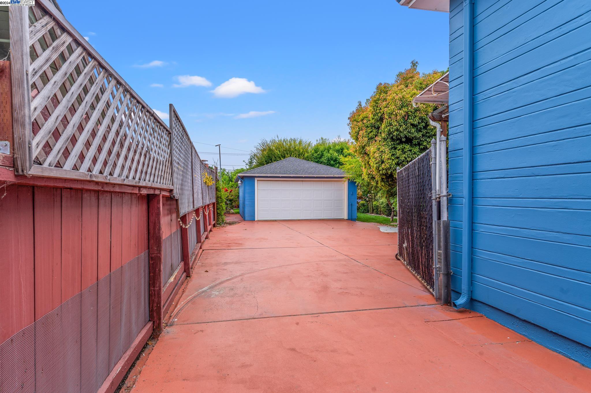 220 Sunnyside Dr