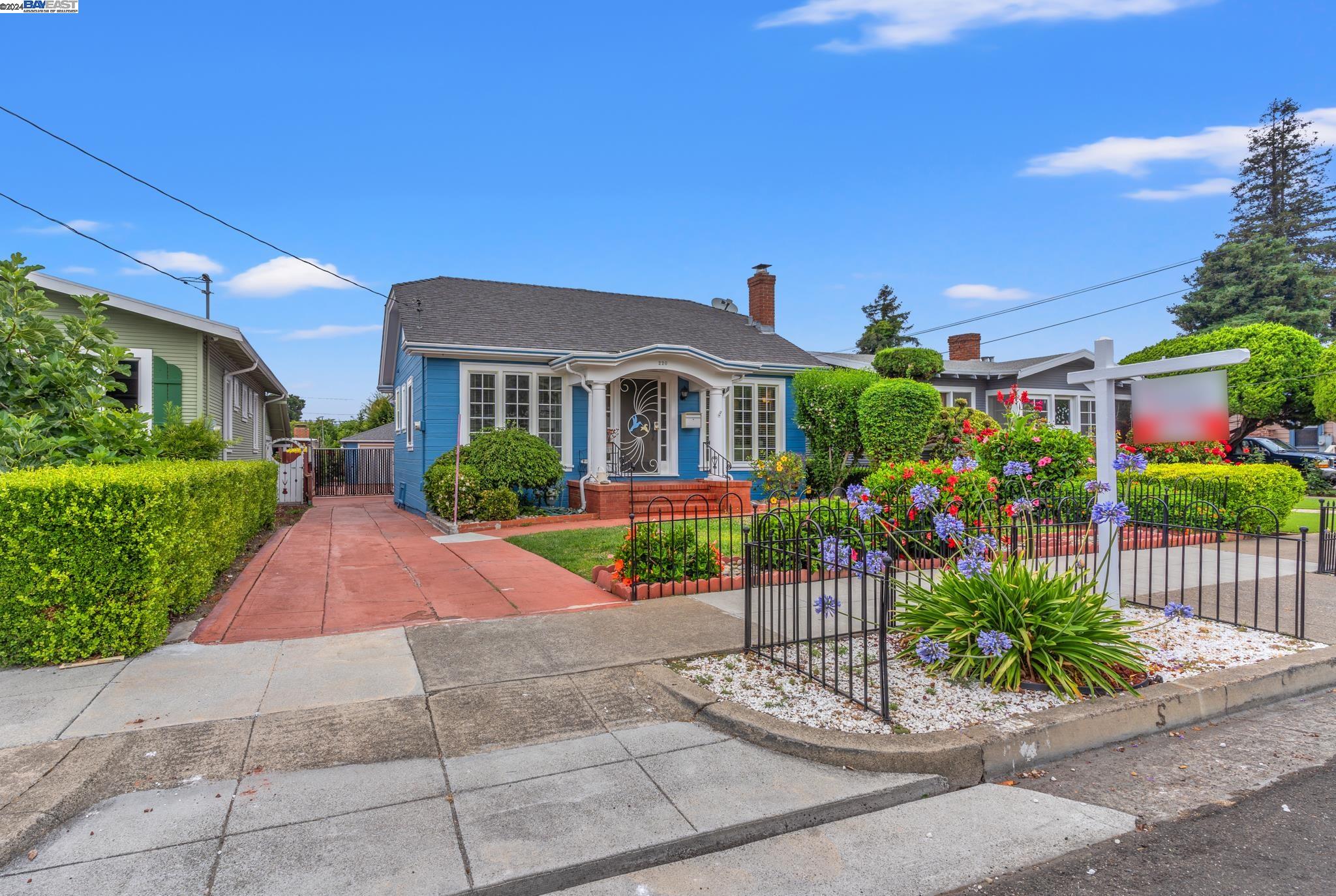 220 Sunnyside Dr