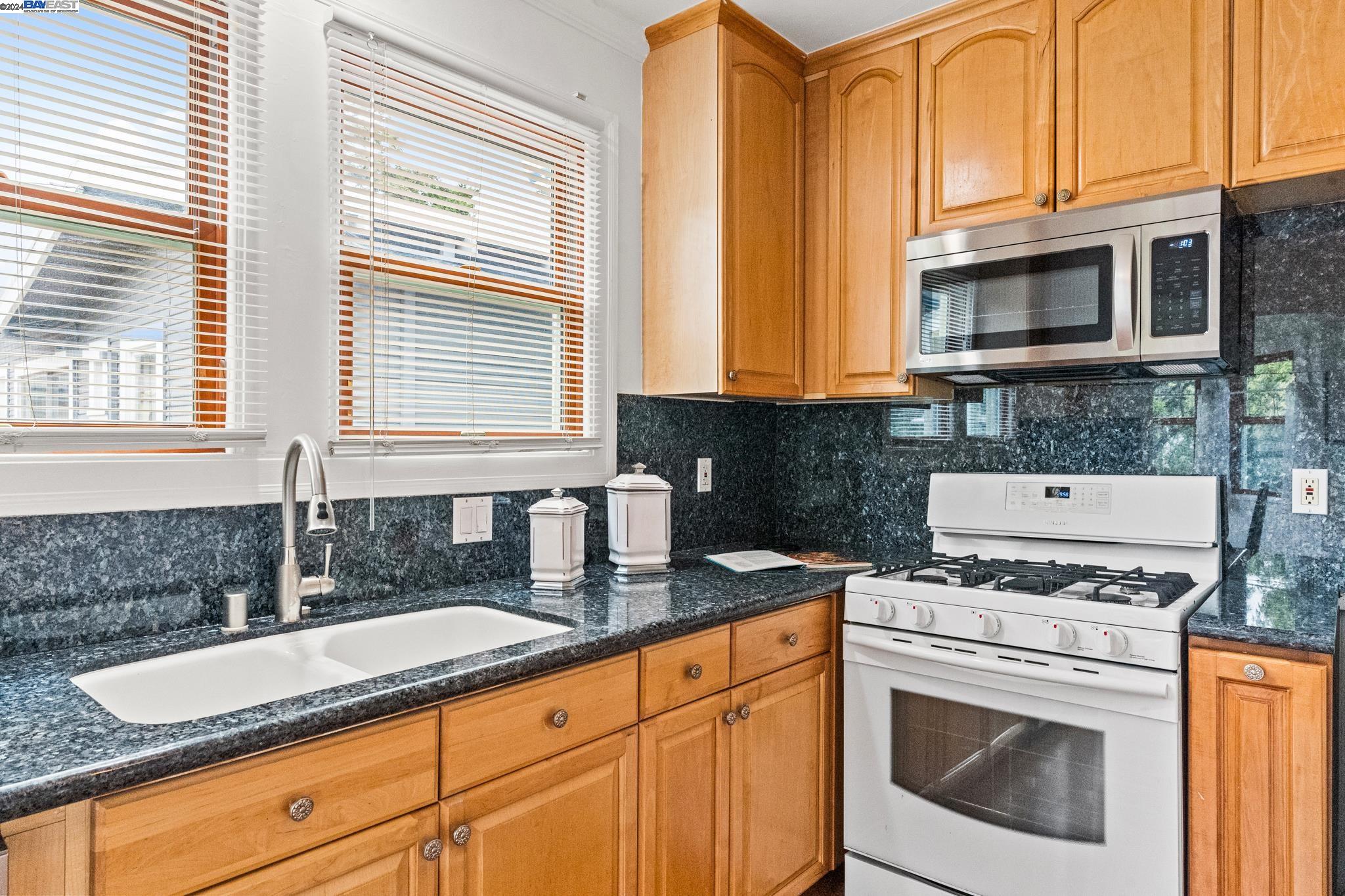 220 Sunnyside Dr