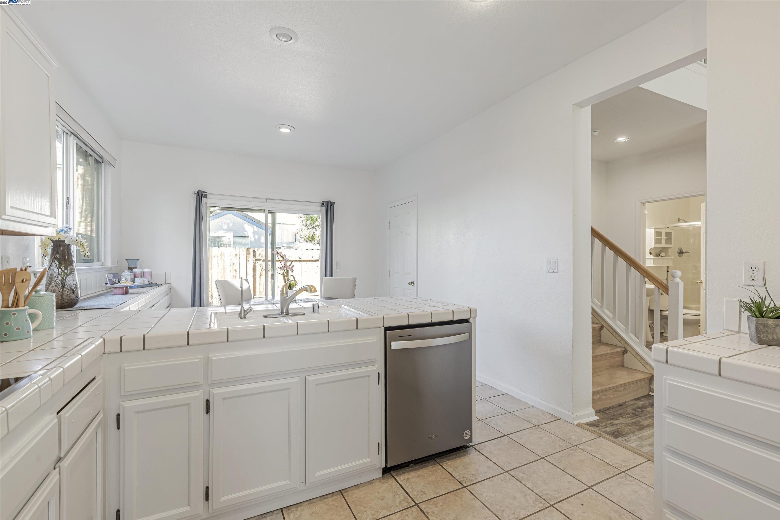 2476 Santa Barbara Ct