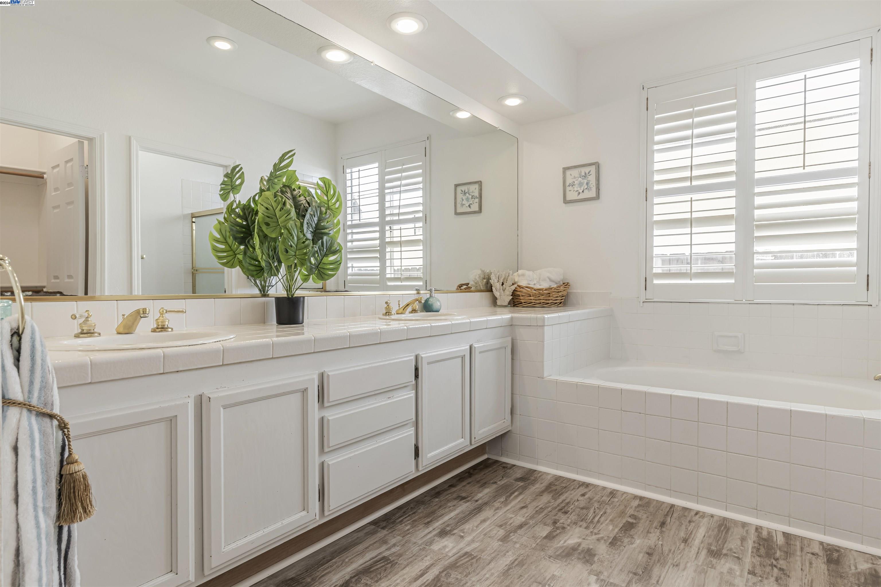 2476 Santa Barbara Ct