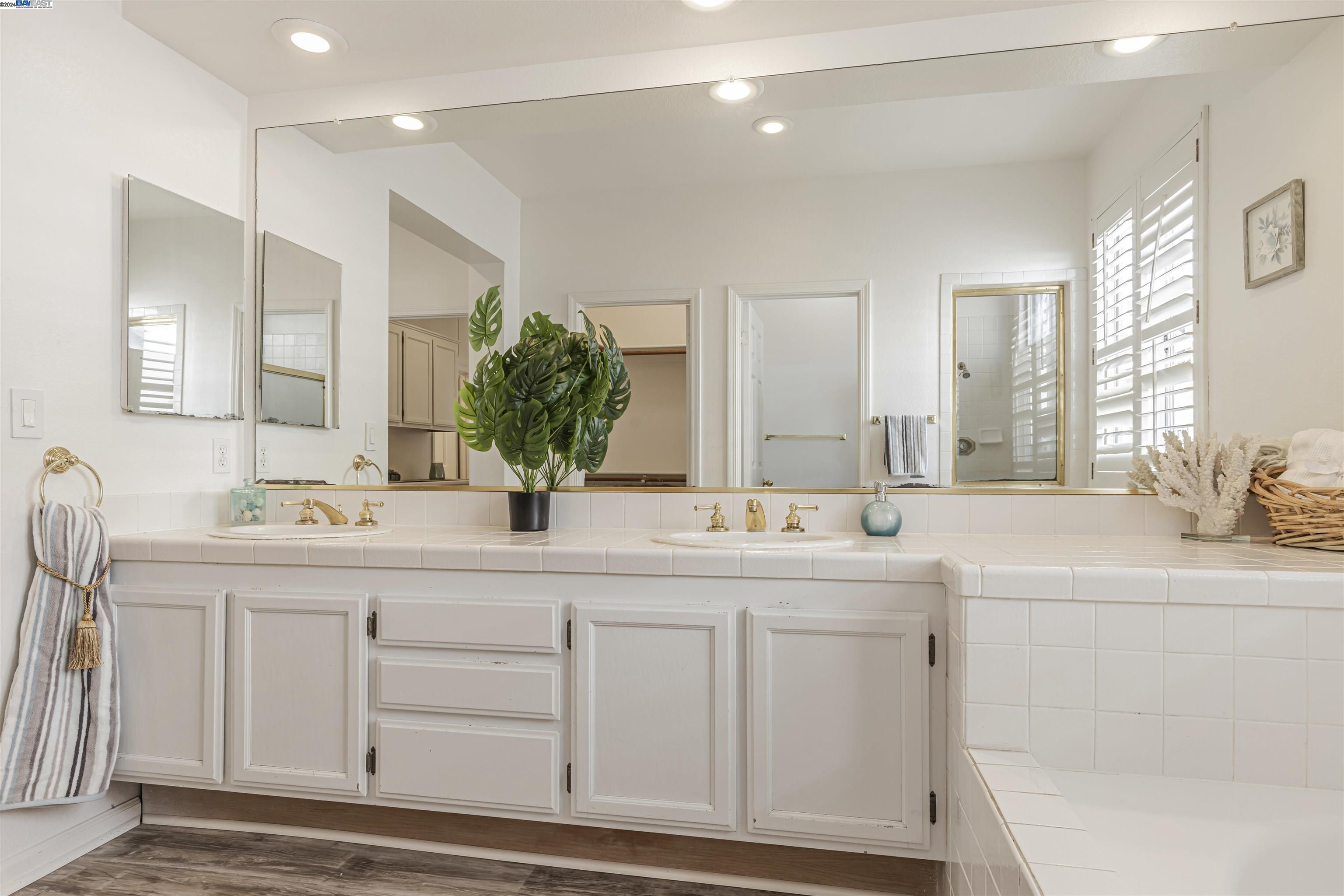 2476 Santa Barbara Ct