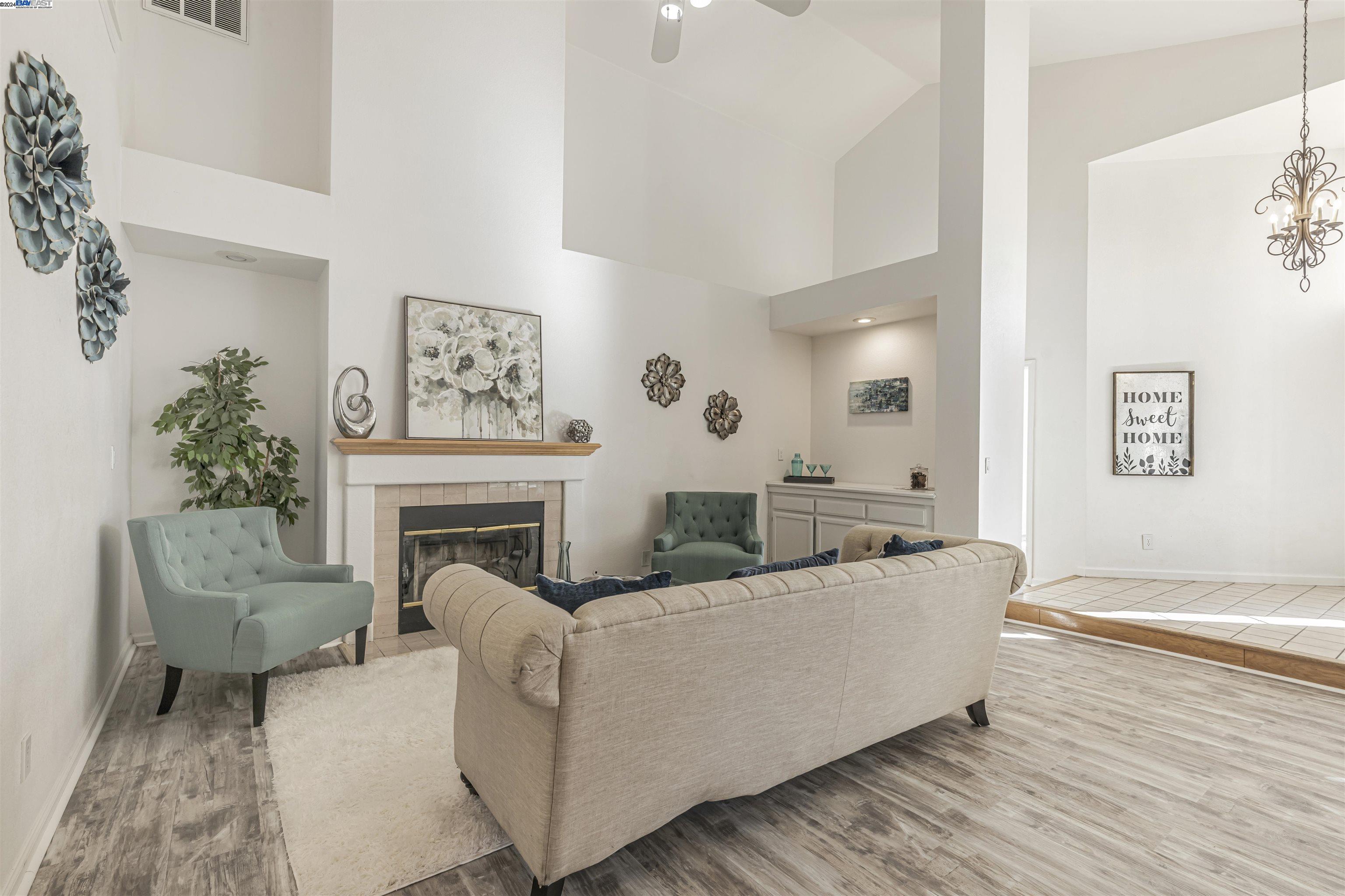 2476 Santa Barbara Ct