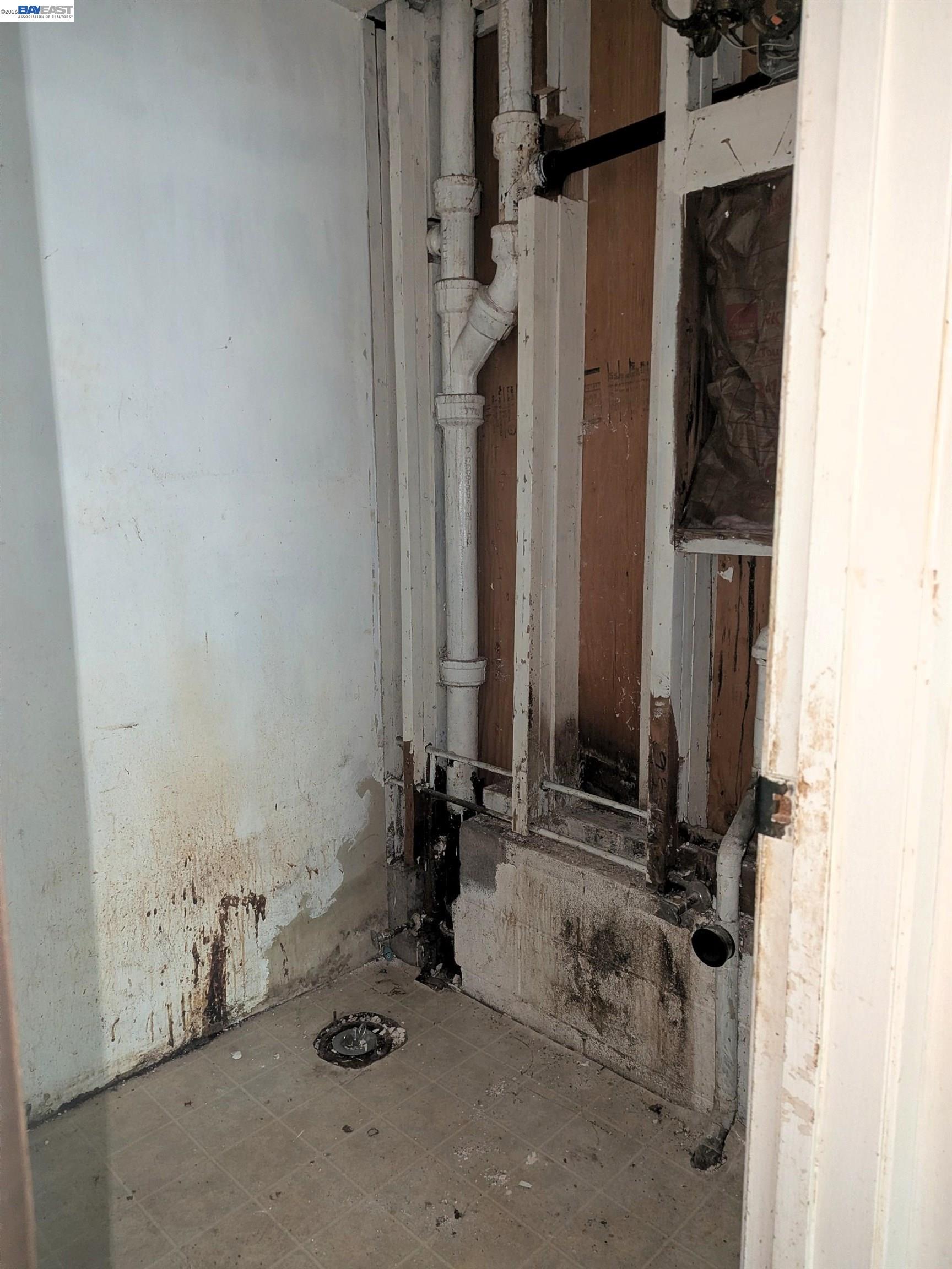 3877 Howe St # 107