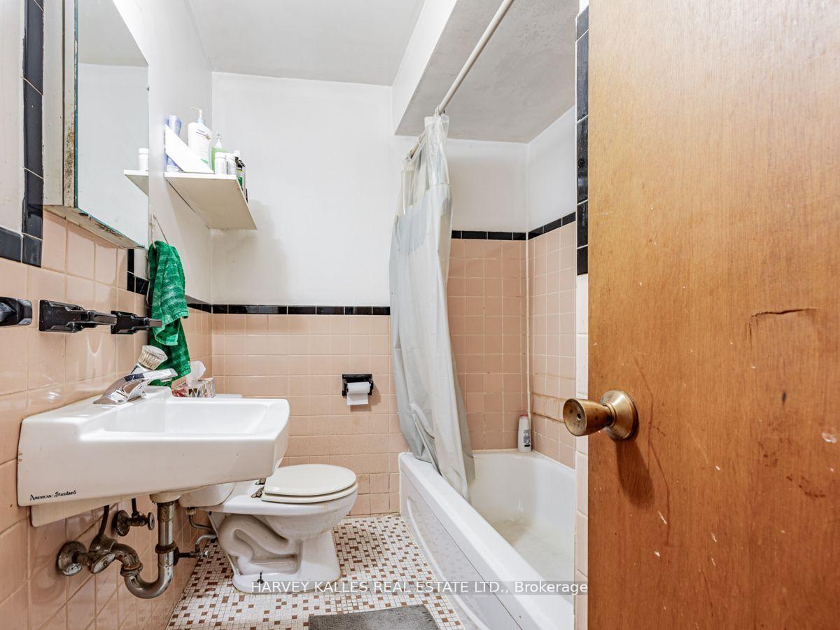 561-563 Danforth Road