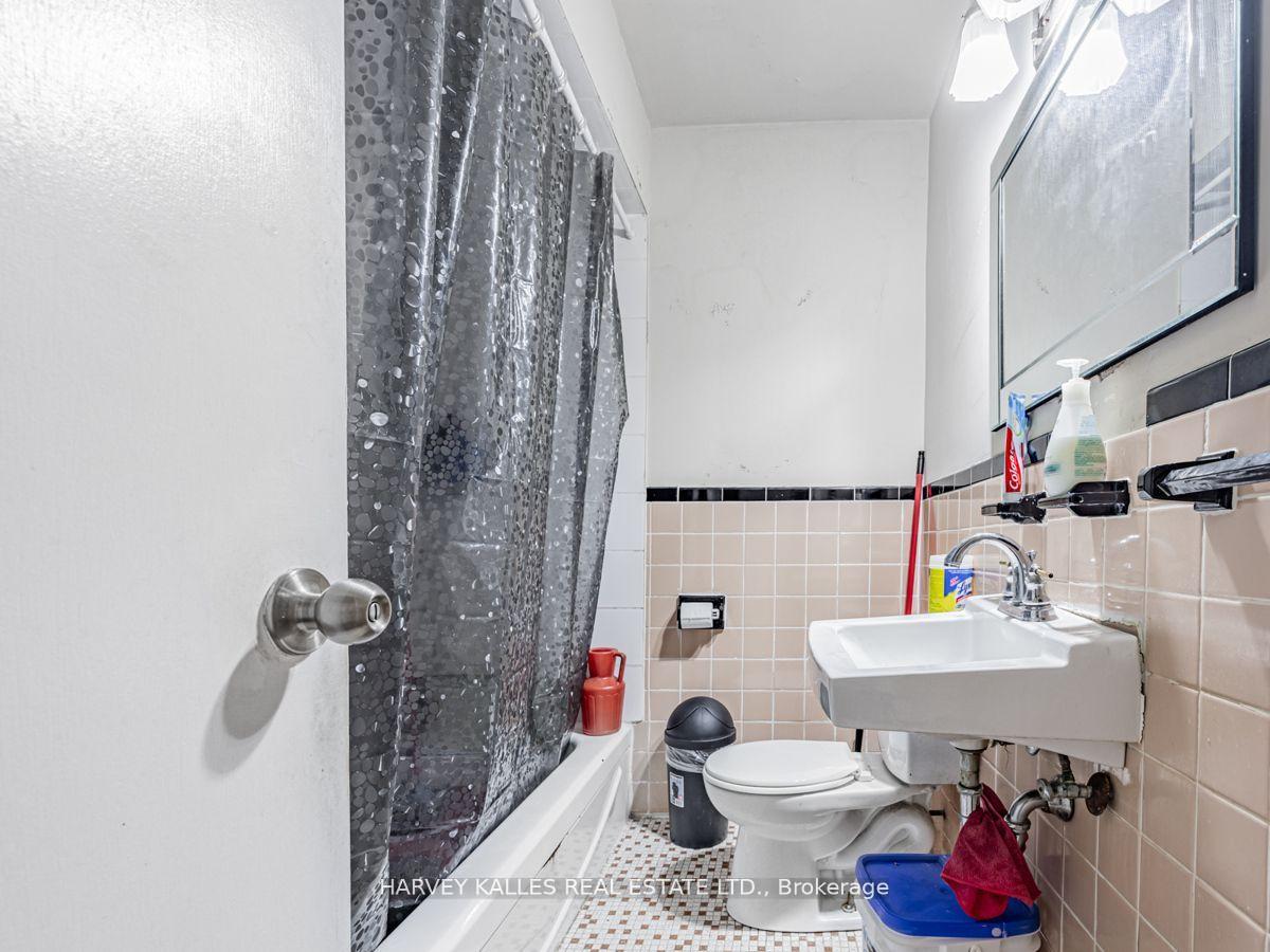 561-563 Danforth Road