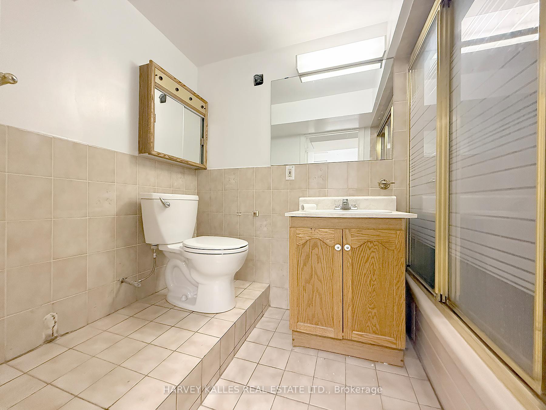 214 Dixon Road Lower