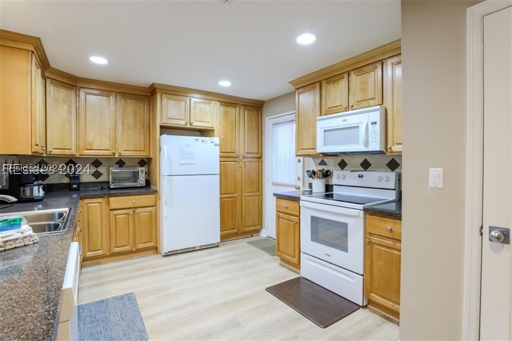 45 Queens Folly Road 579