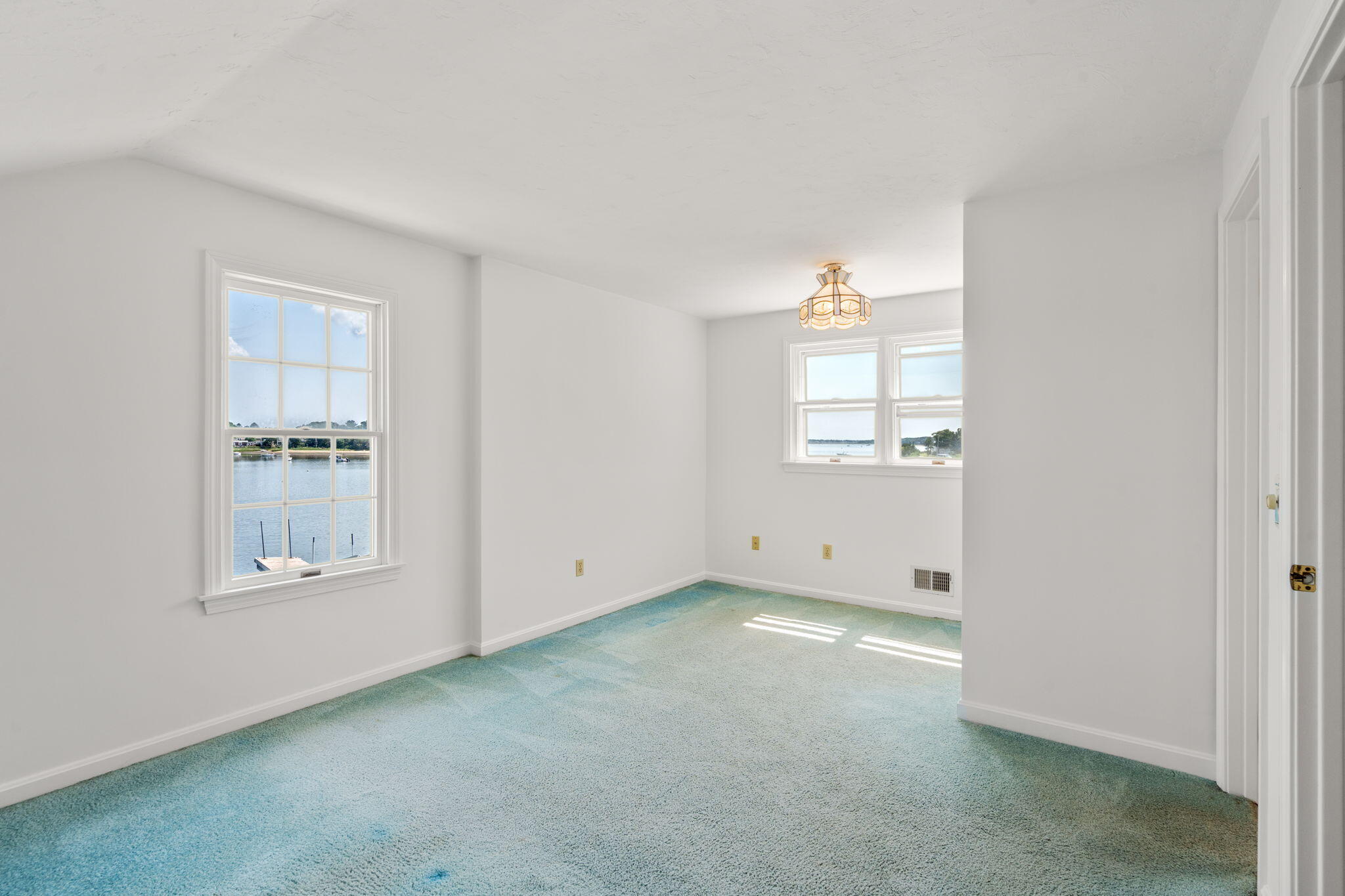 584 Circuit Avenue