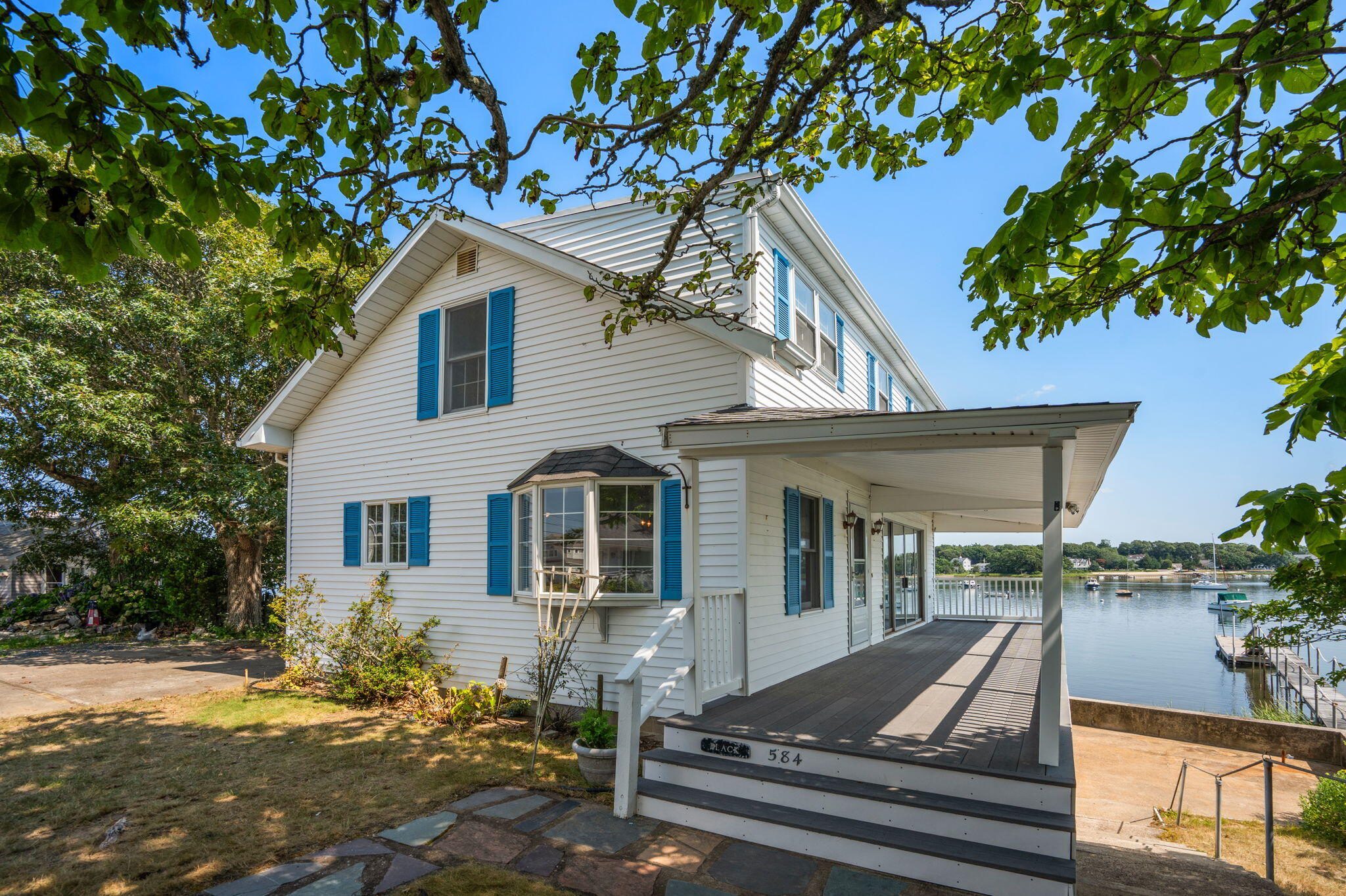 584 Circuit Avenue
