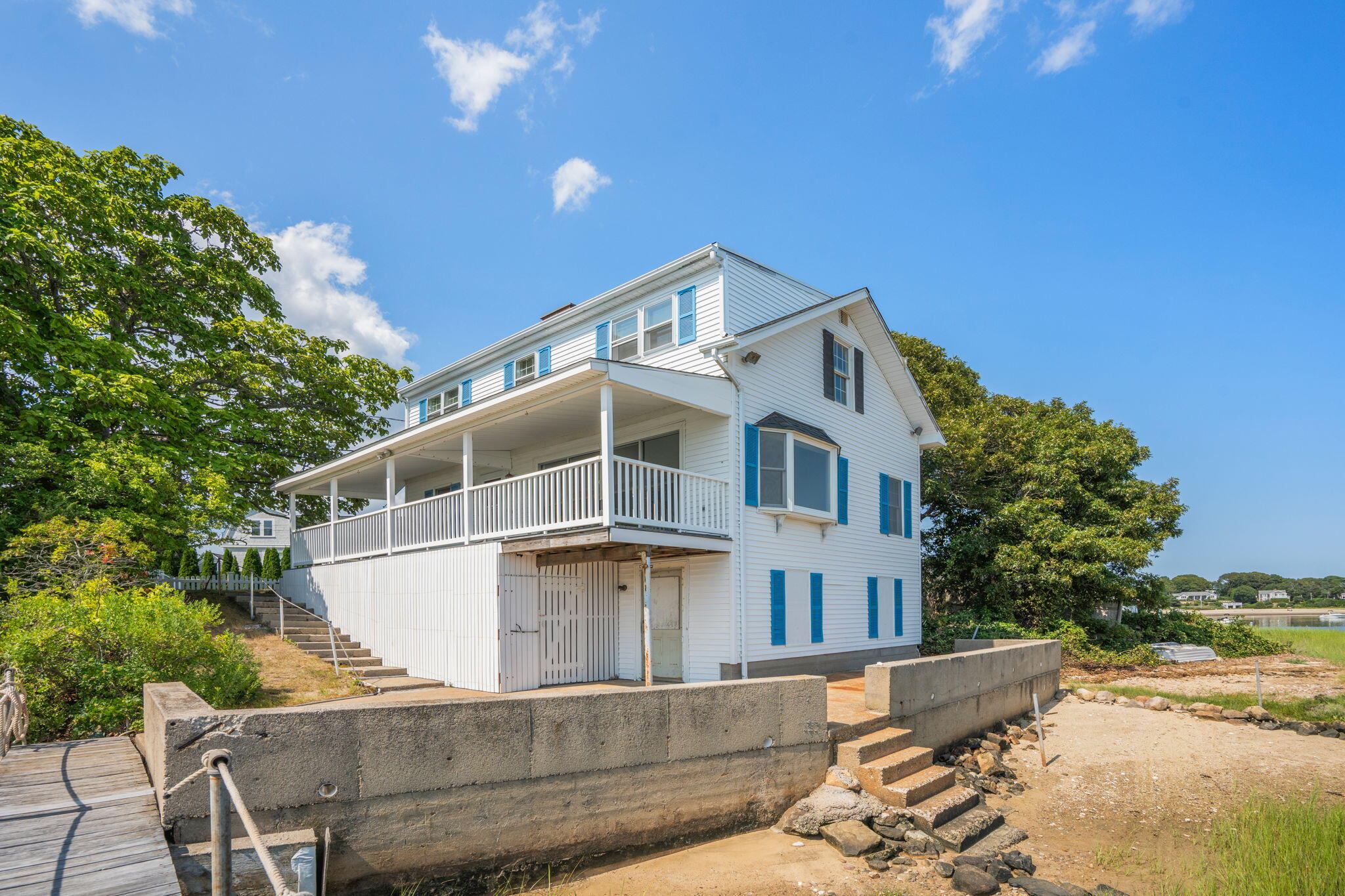 584 Circuit Avenue