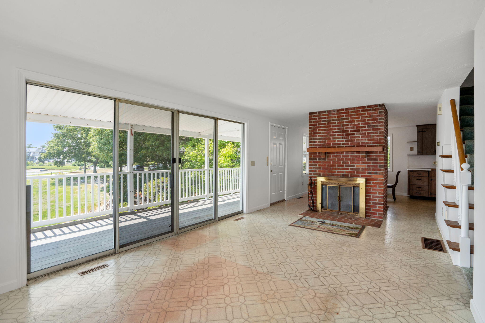 584 Circuit Avenue