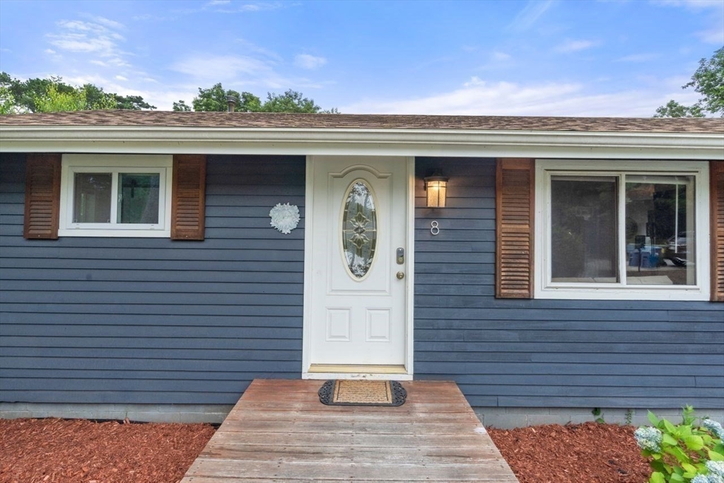 8 E. Wind Dr