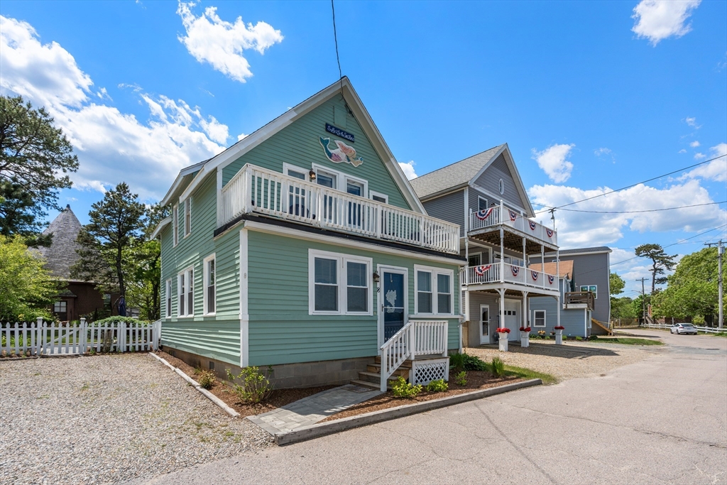 8 North Blvd