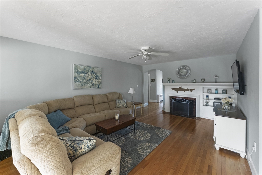 6 Perry Ave