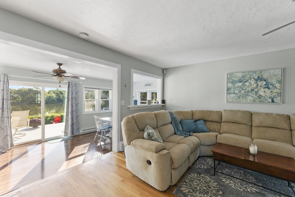 6 Perry Ave