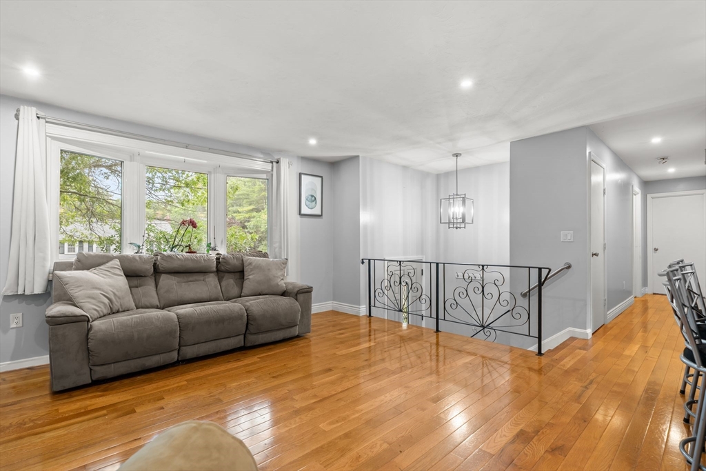 8 Santo St