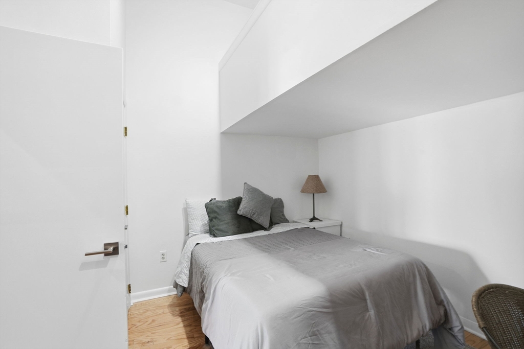 6 Upland Road