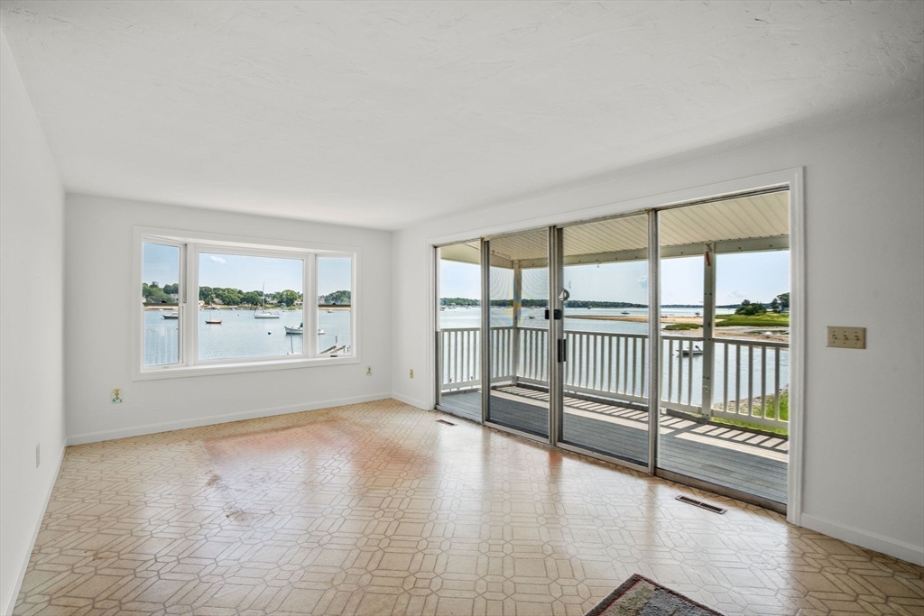 584 Circuit Ave