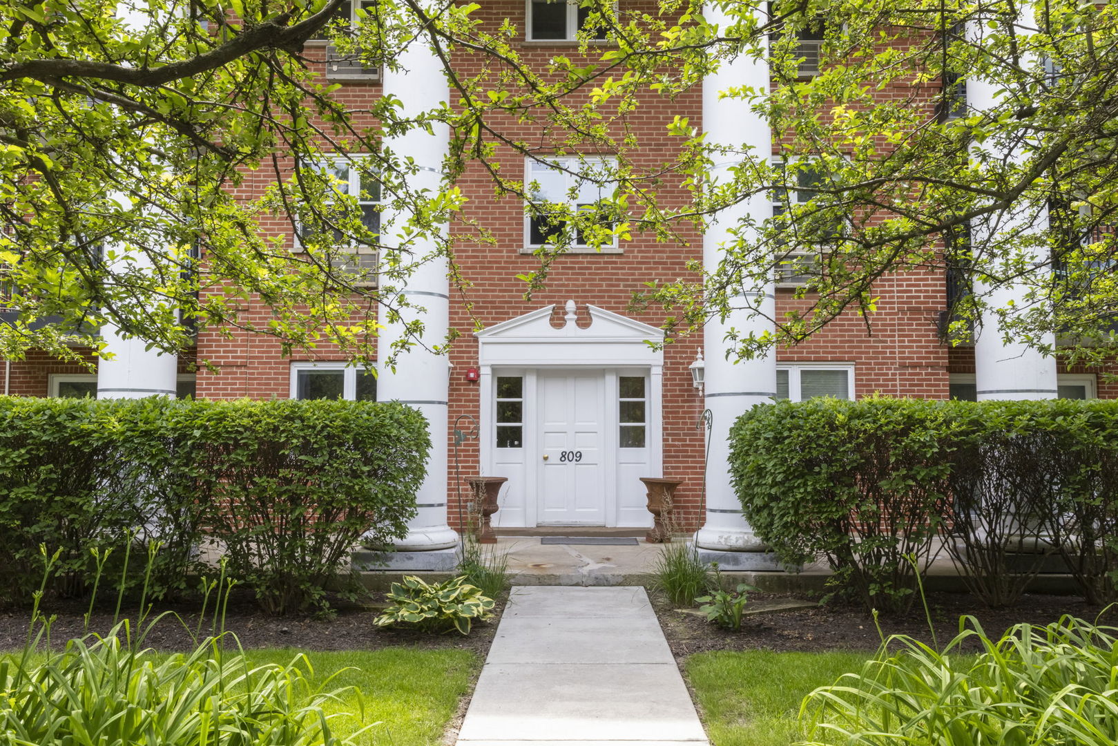 809 E Miner Street Unit: 1B