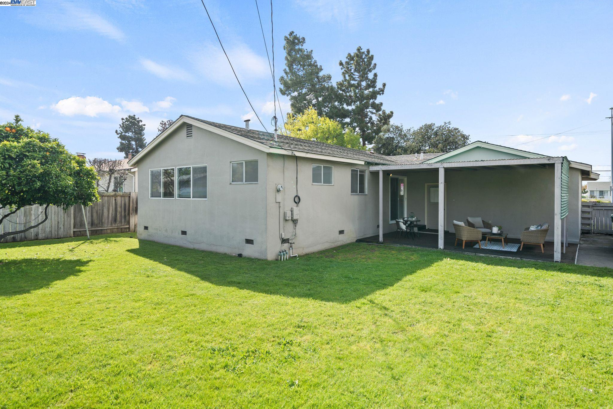 4558 Mowry Ave