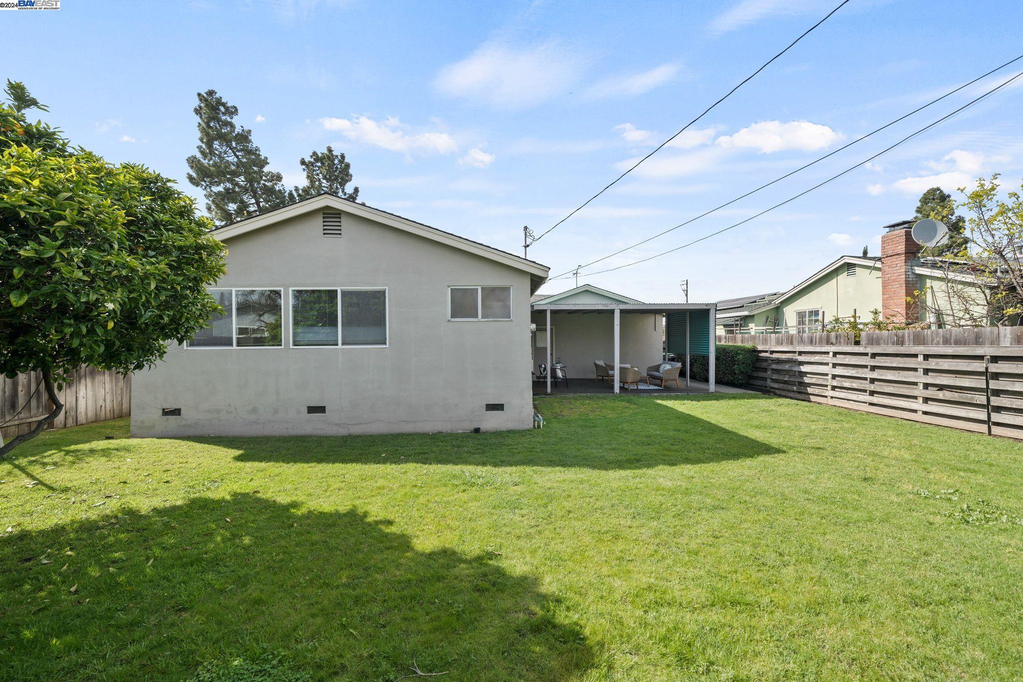 4558 Mowry Ave