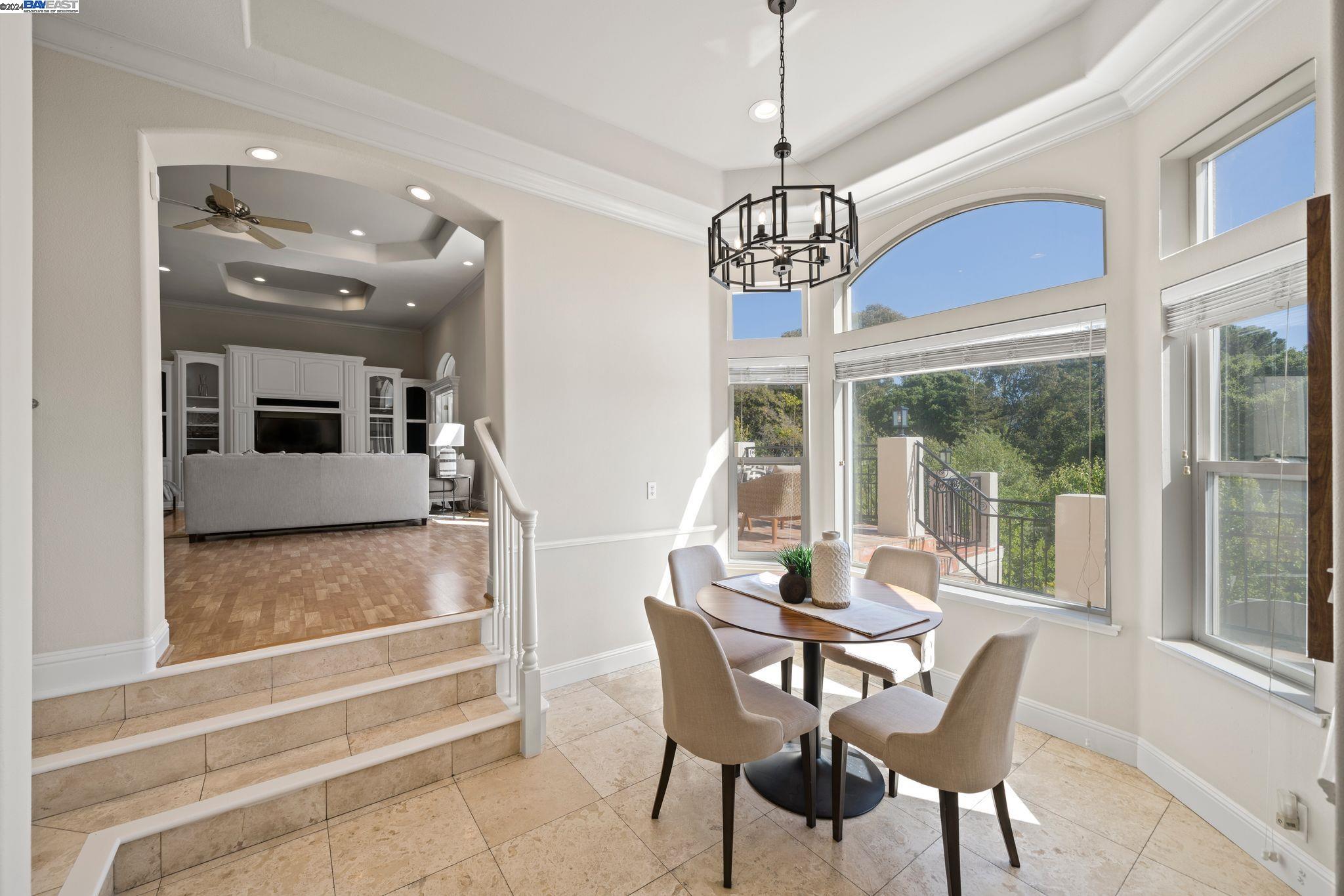 1585 Vinehill Circle