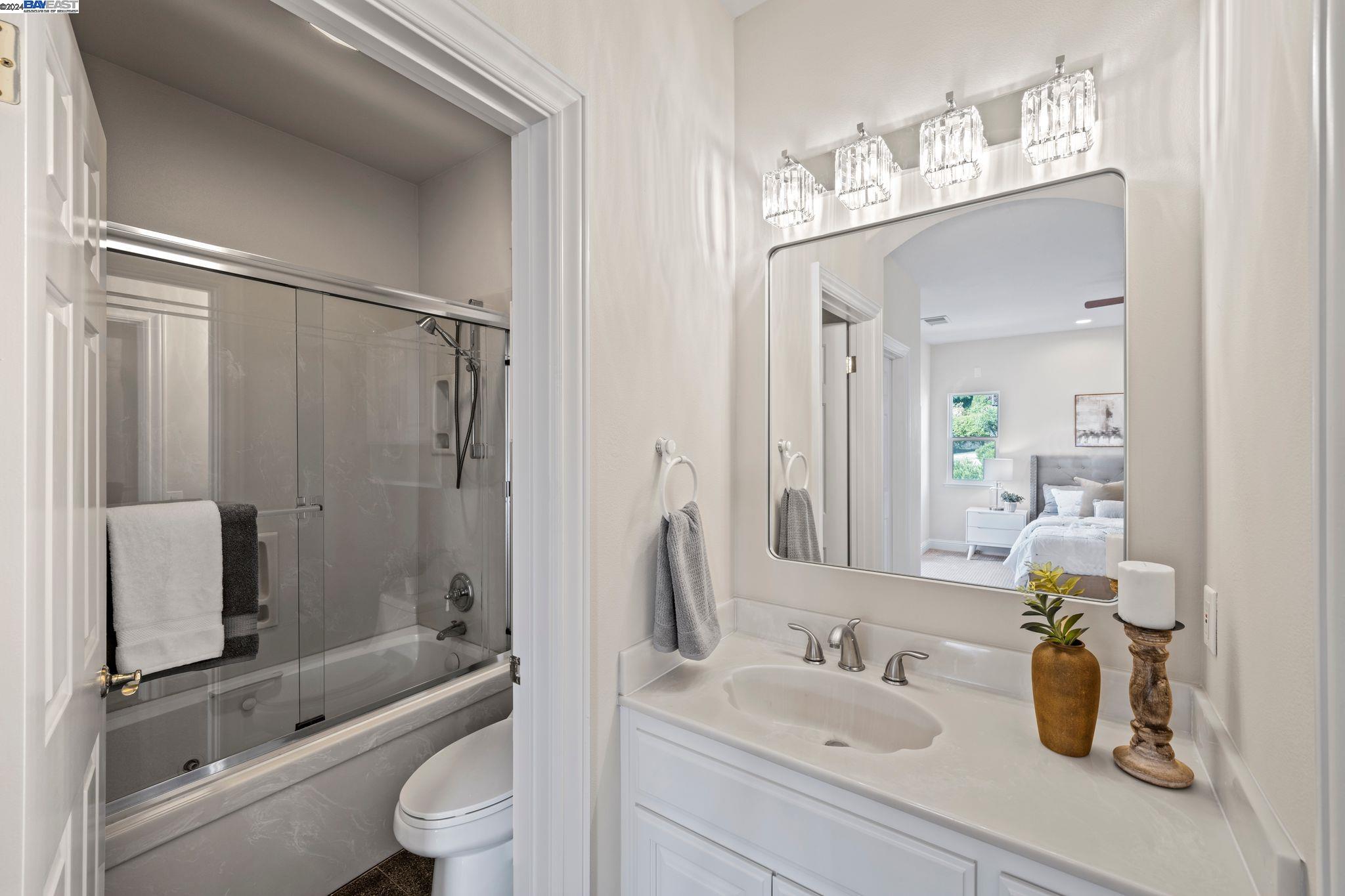 1585 Vinehill Circle