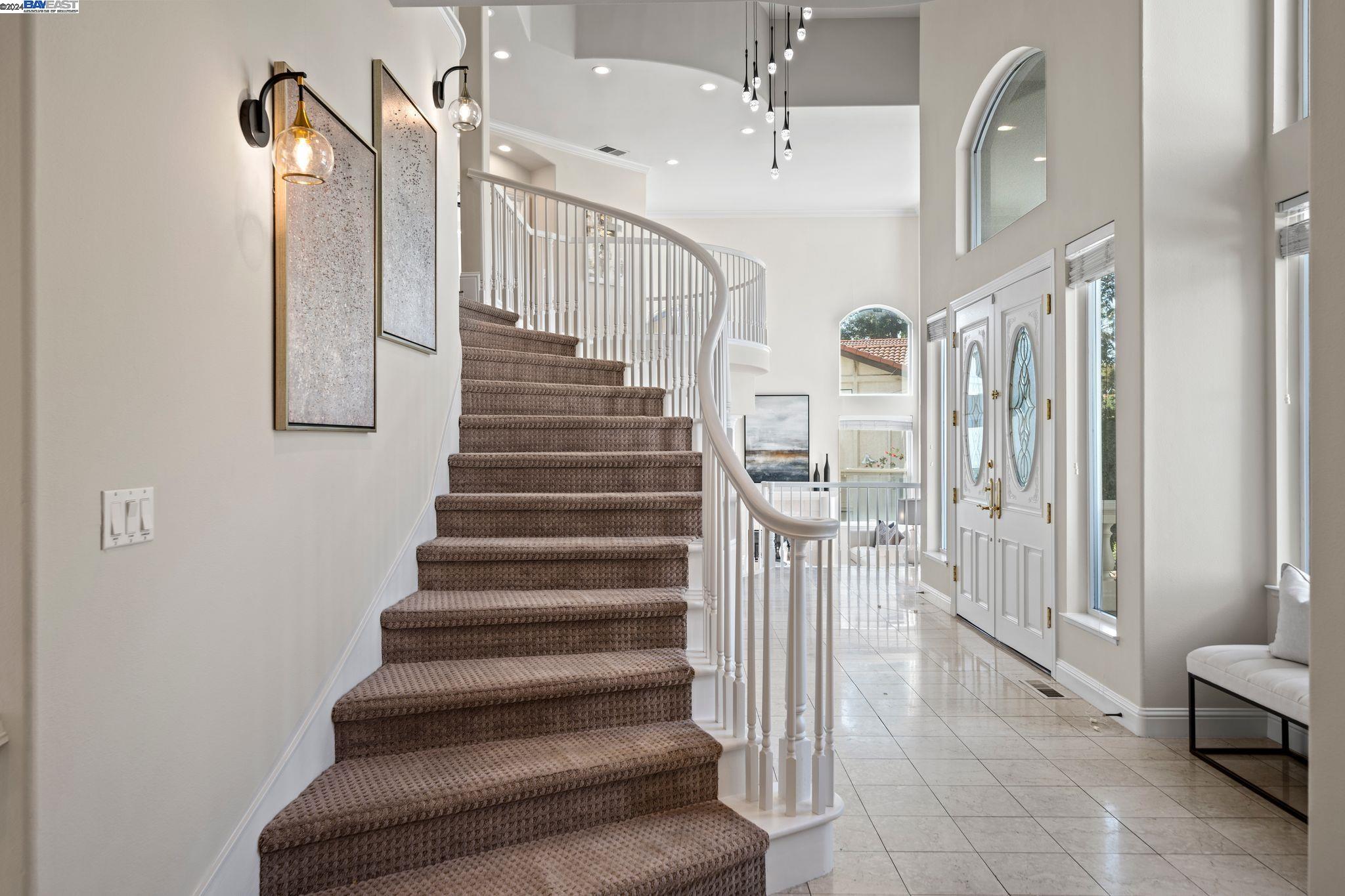 1585 Vinehill Circle