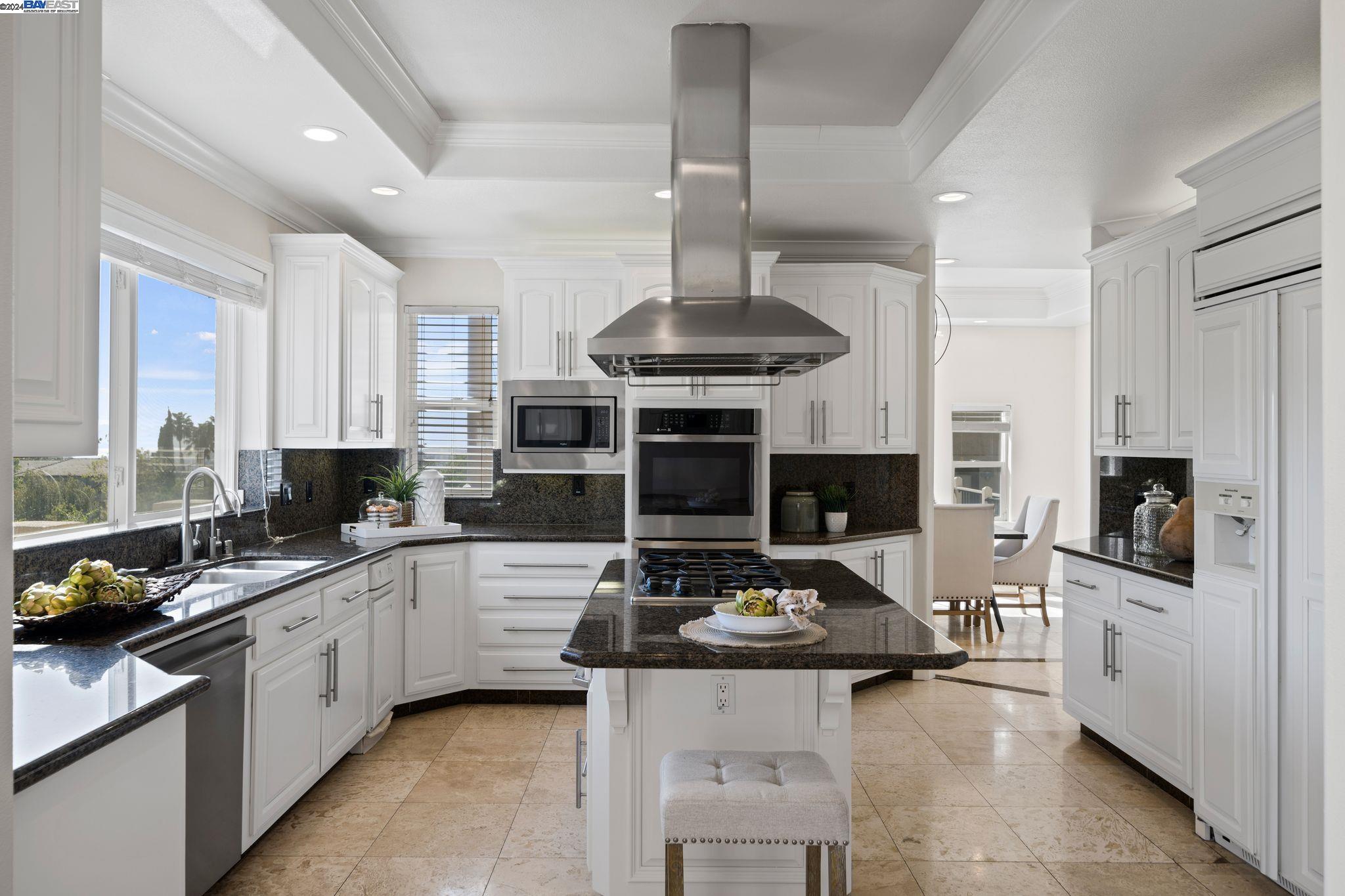 1585 Vinehill Circle