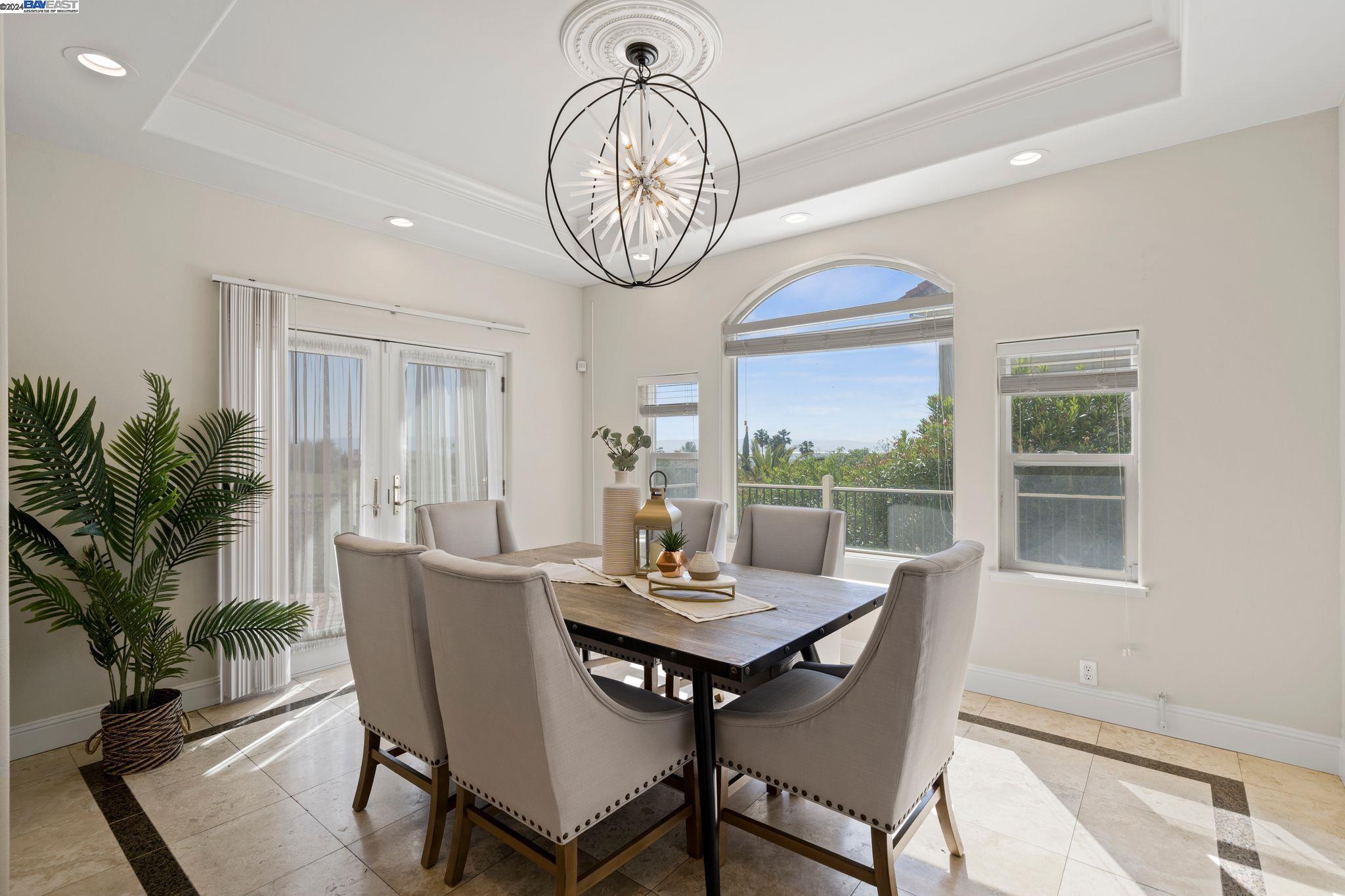 1585 Vinehill Circle