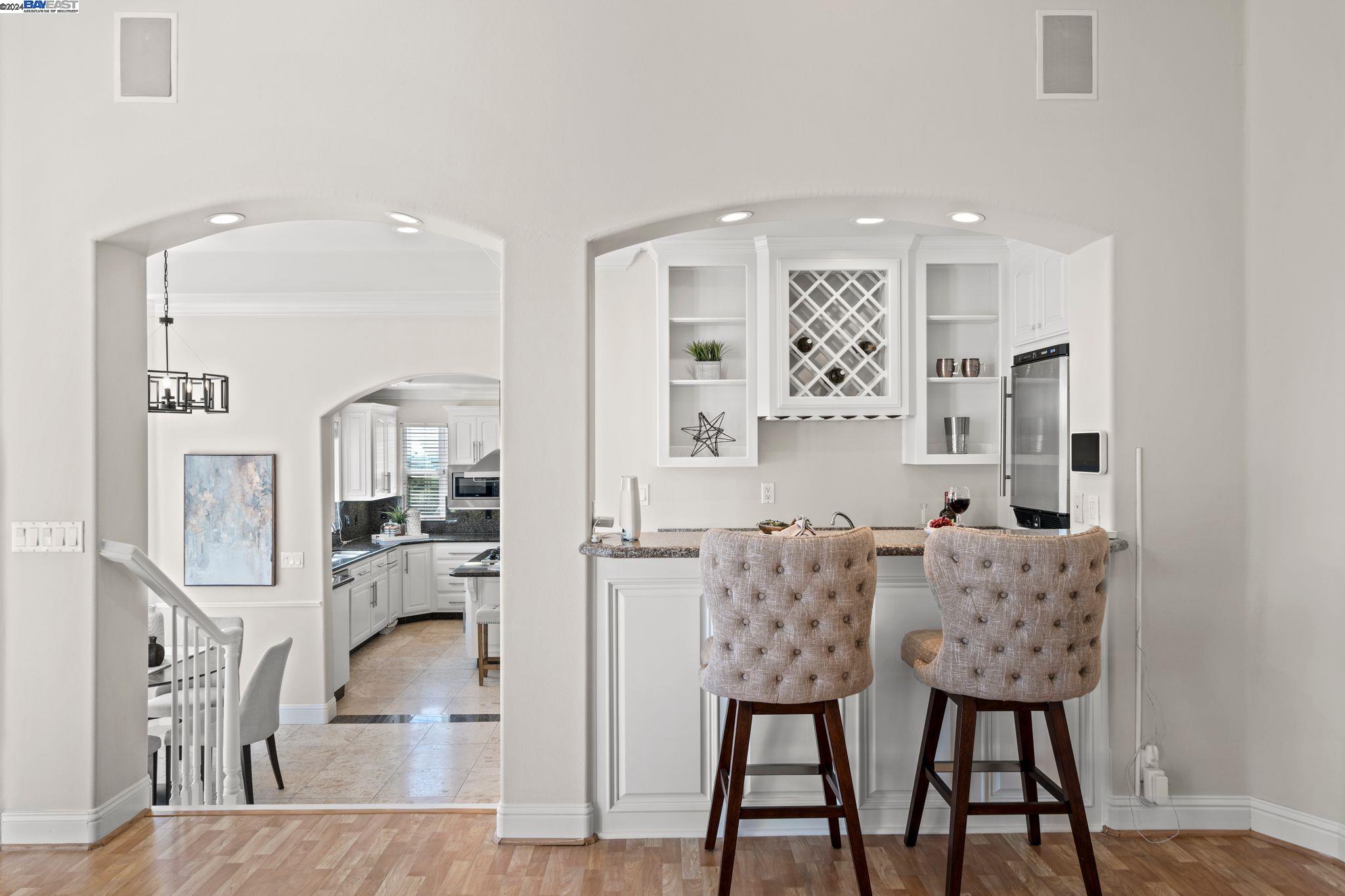 1585 Vinehill Circle