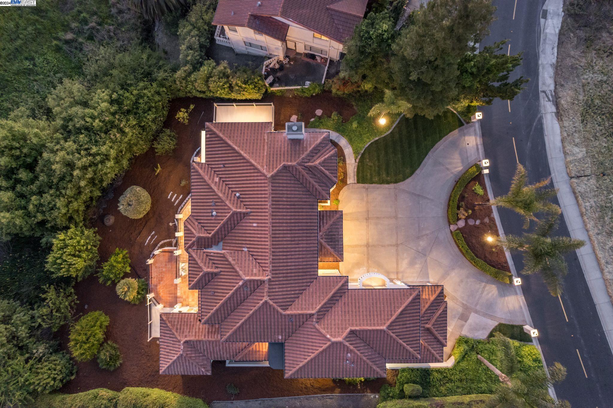 1585 Vinehill Circle