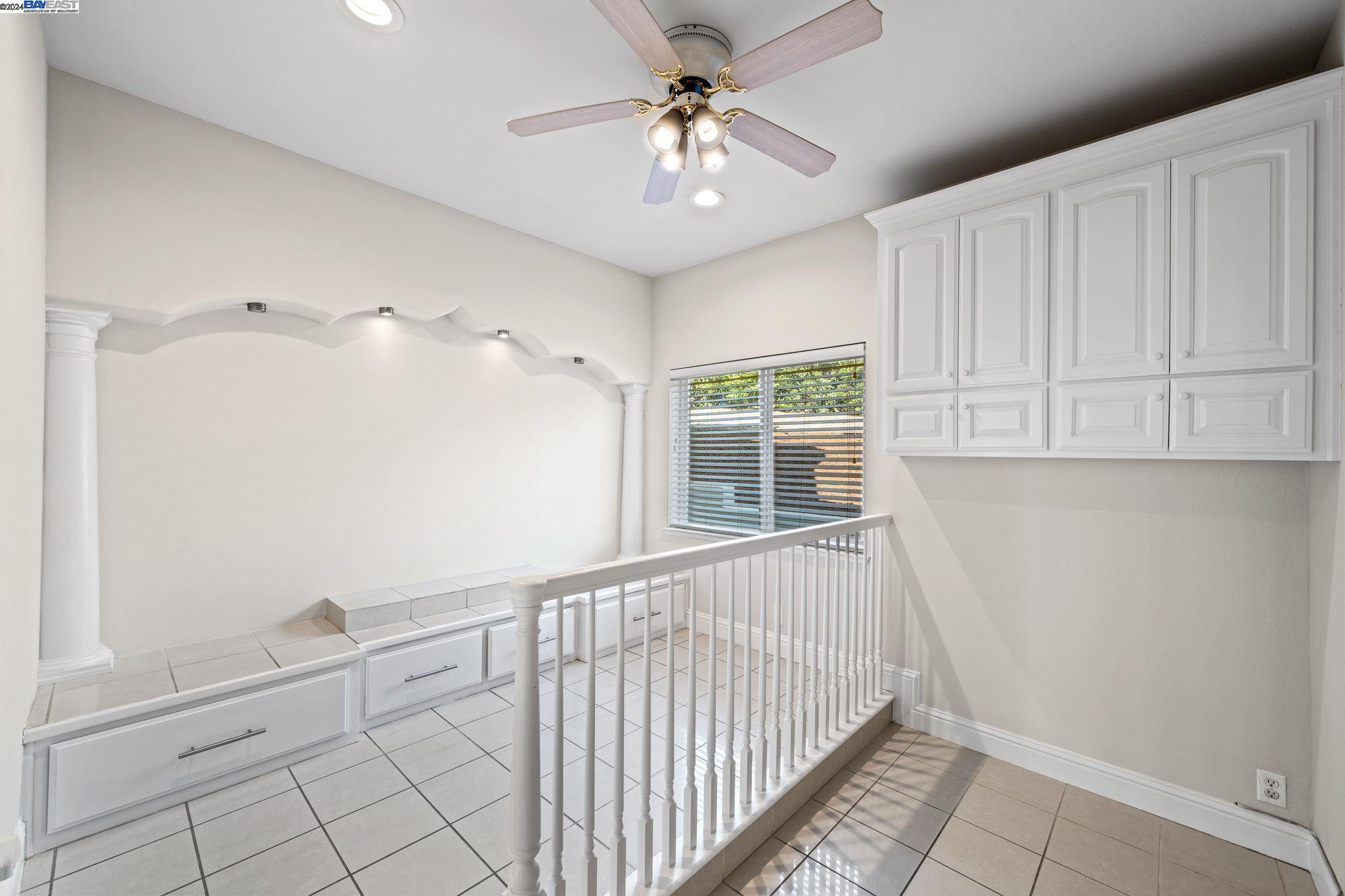 1585 Vinehill Circle