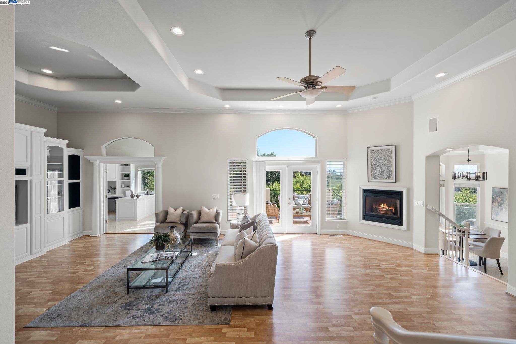 1585 Vinehill Circle