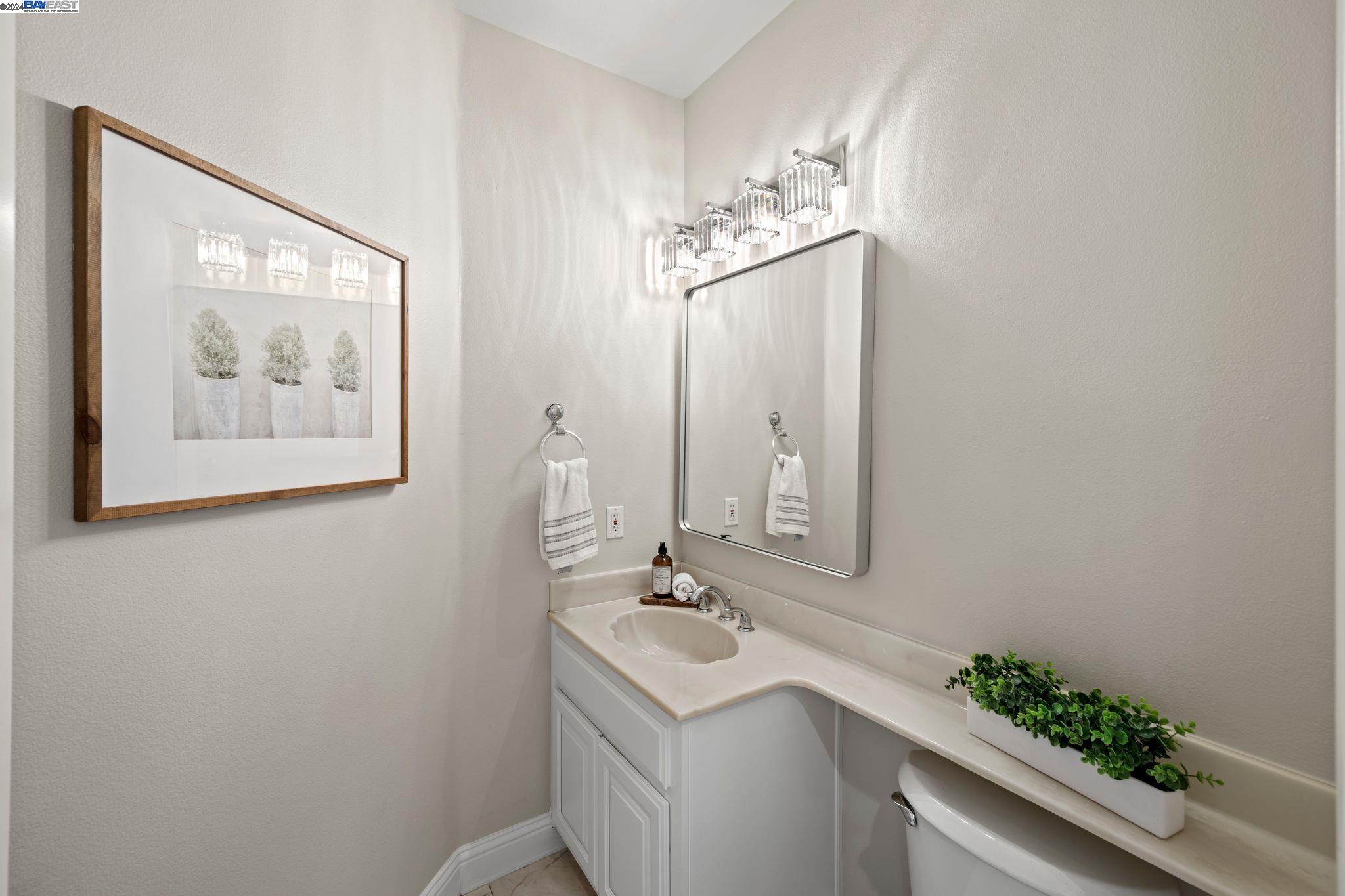 1585 Vinehill Circle