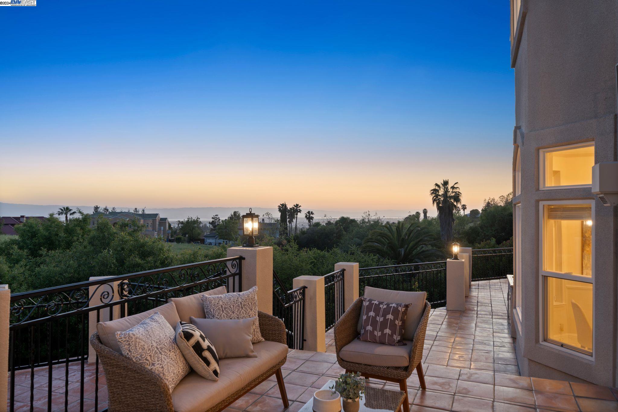 1585 Vinehill Circle