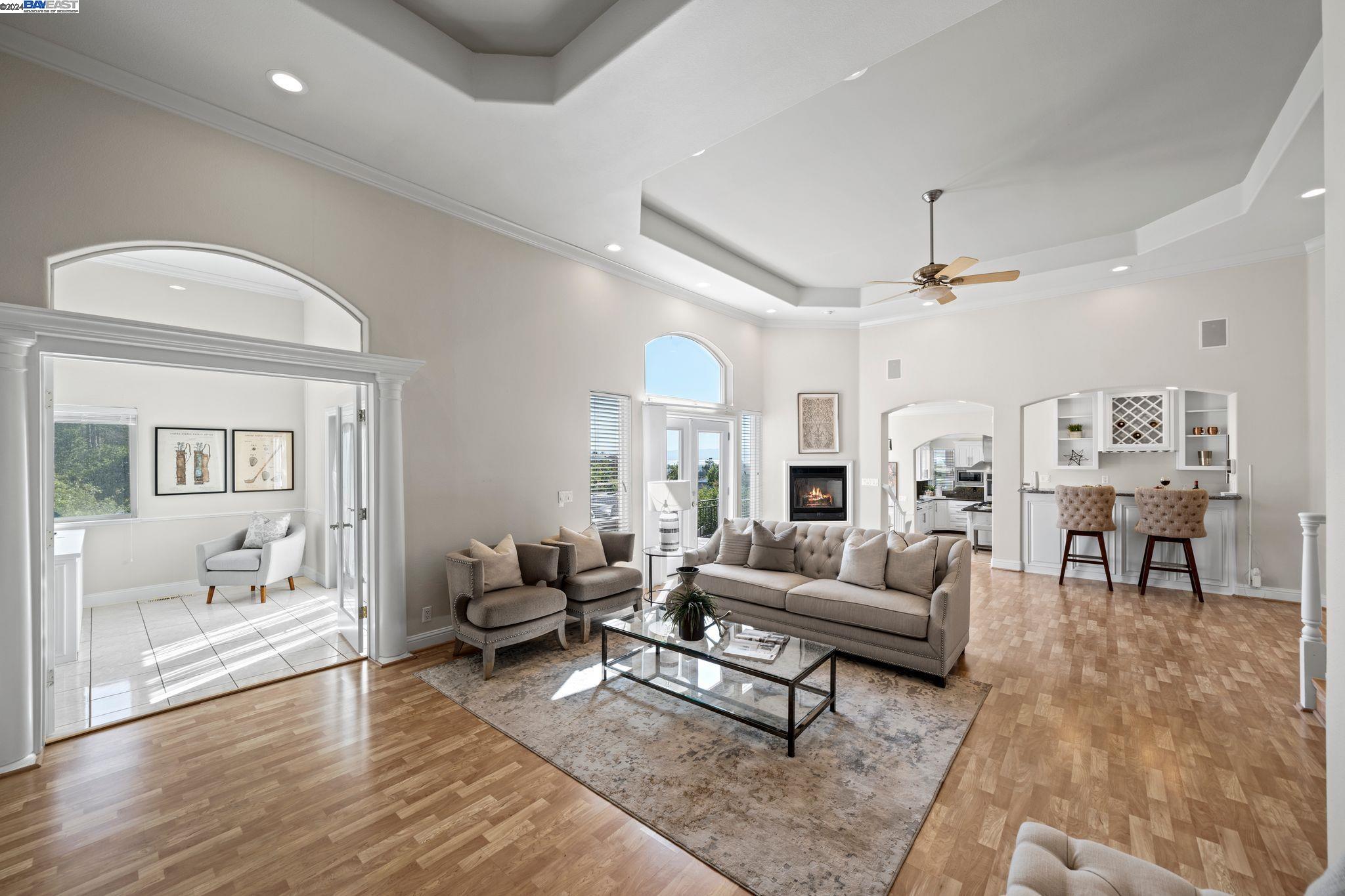 1585 Vinehill Circle