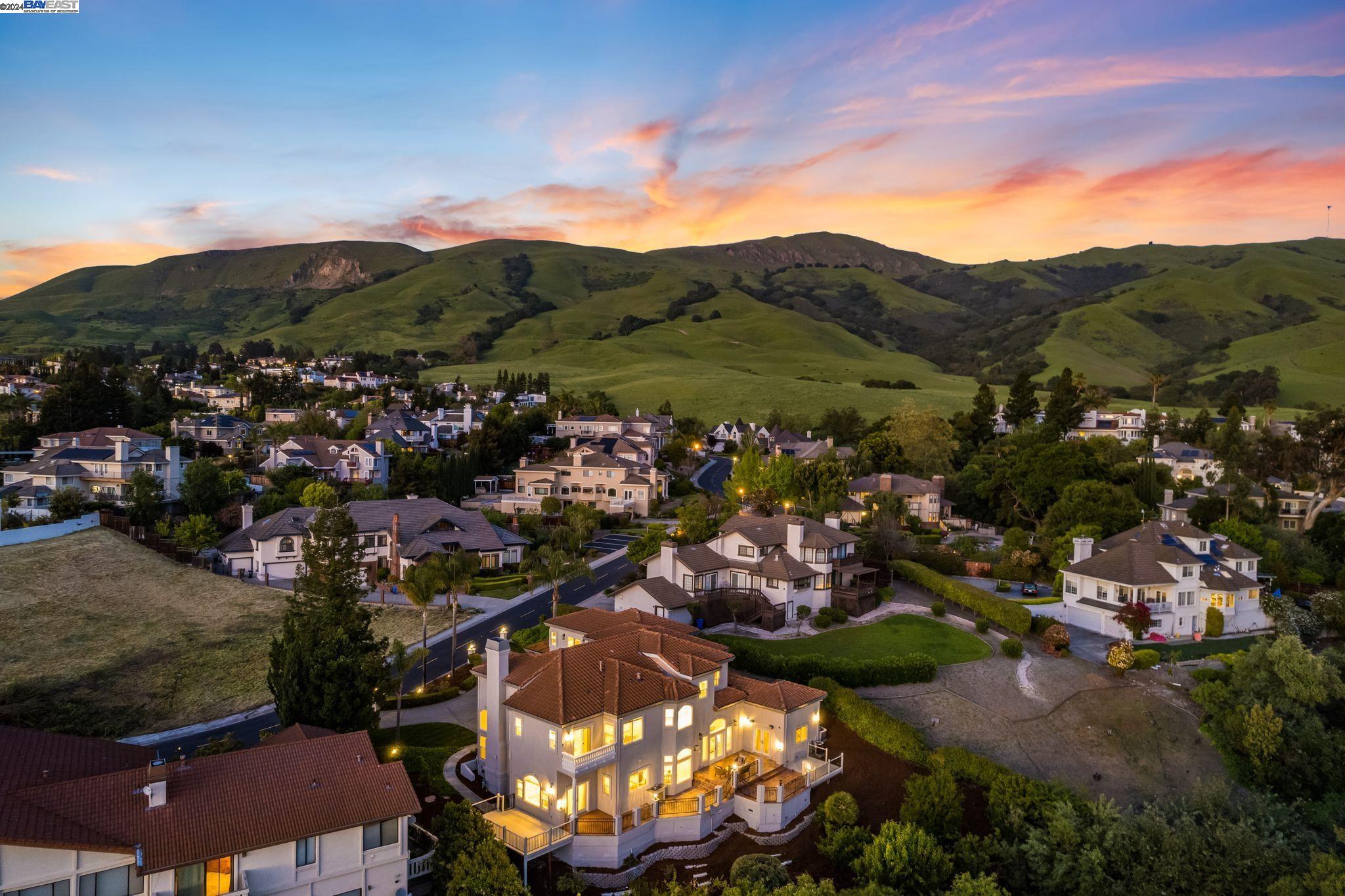 1585 Vinehill Circle