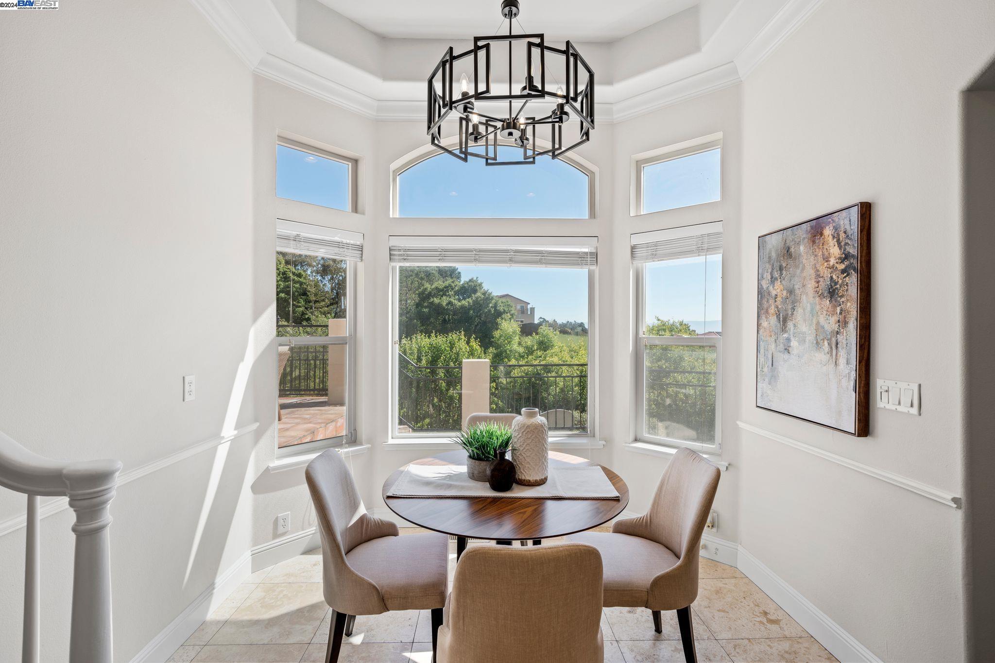 1585 Vinehill Circle