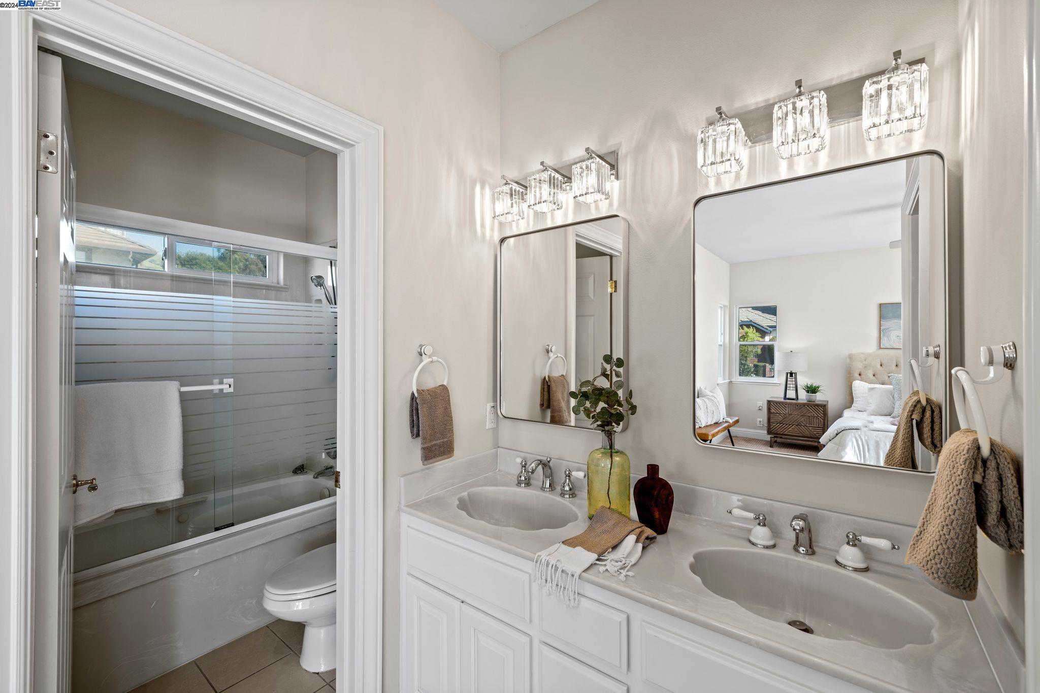 1585 Vinehill Circle