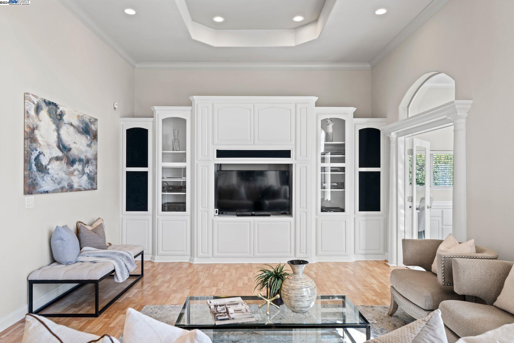 1585 Vinehill Circle