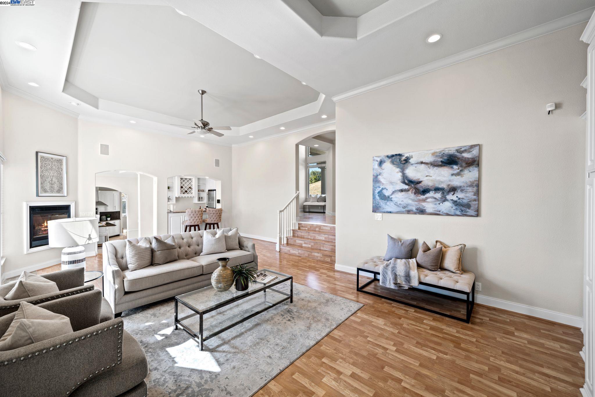 1585 Vinehill Circle