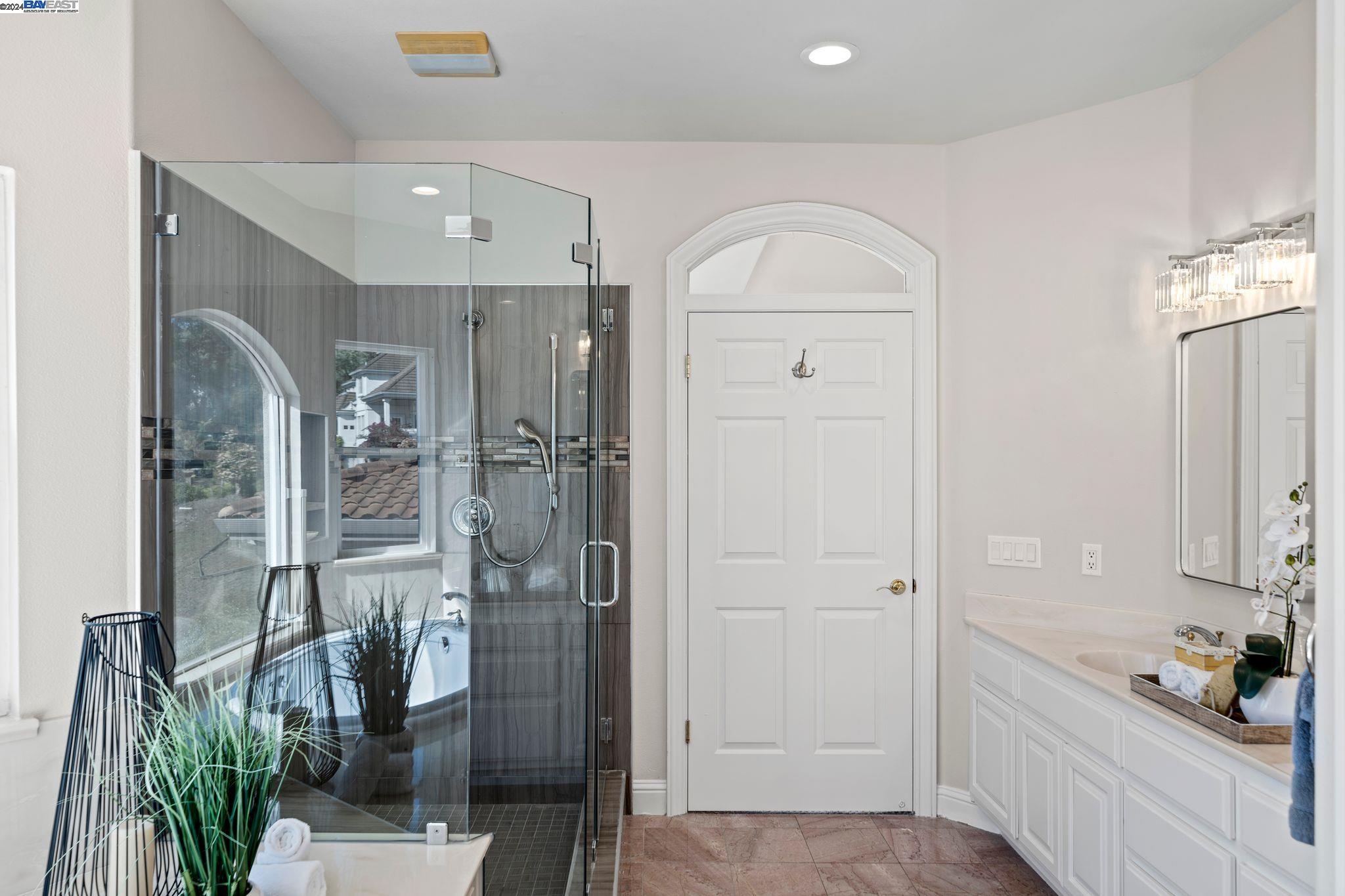 1585 Vinehill Circle