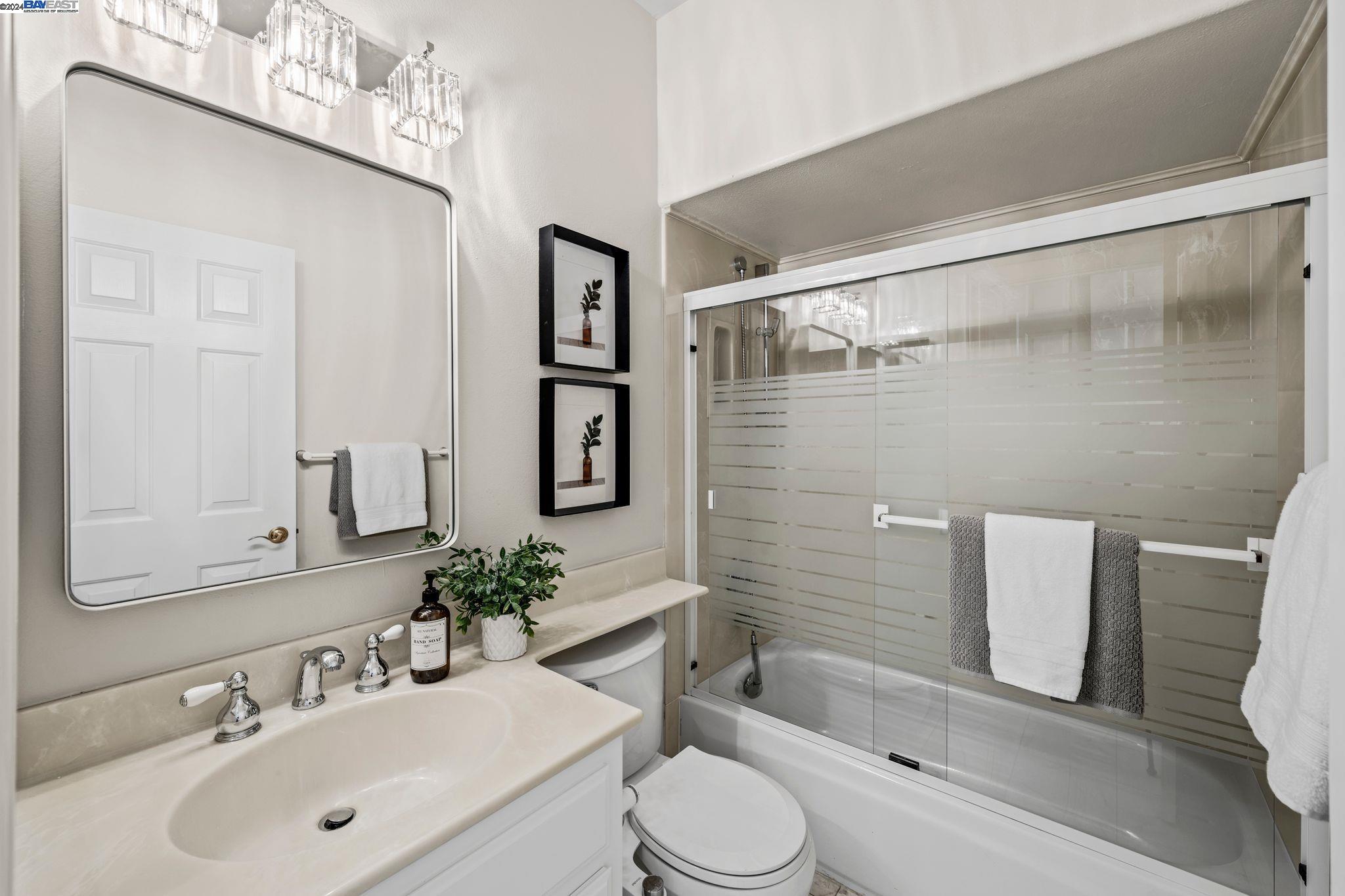 1585 Vinehill Circle