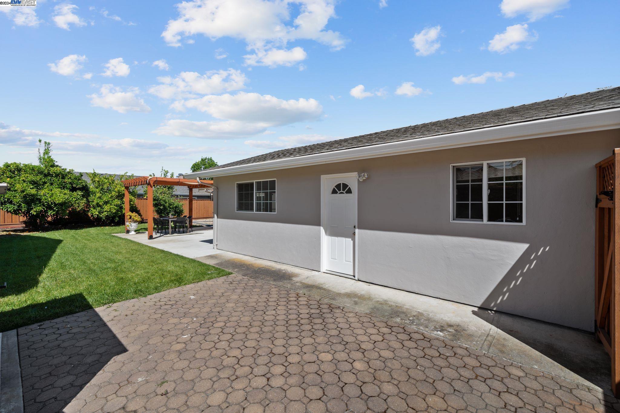 32488 Lake Chabot St